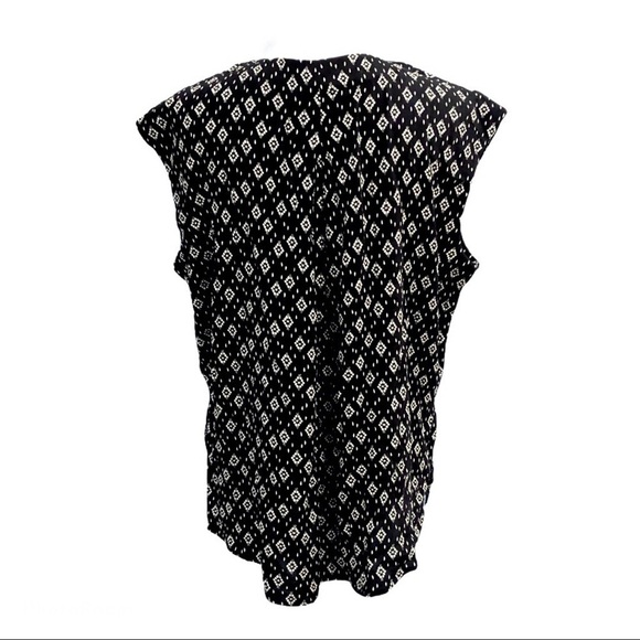 Universal Thread B&W Sleeveless Top Size M - Picture 2 of 9